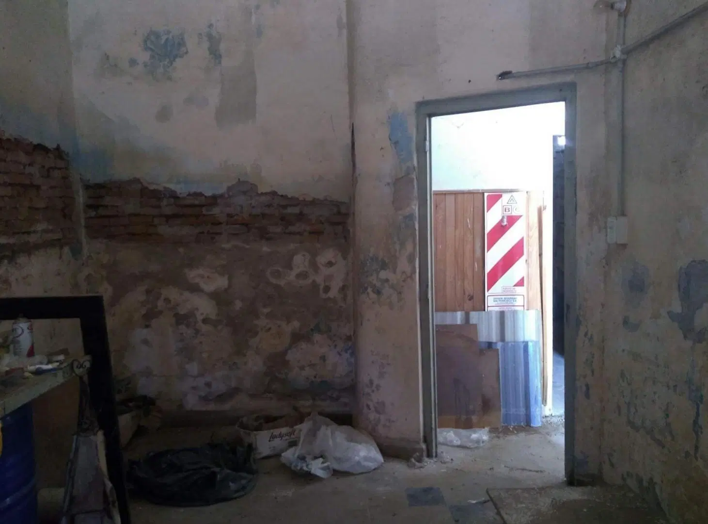 SE VENDE CASA CON TERRENO |  BARRIO ITURRASPE 2
