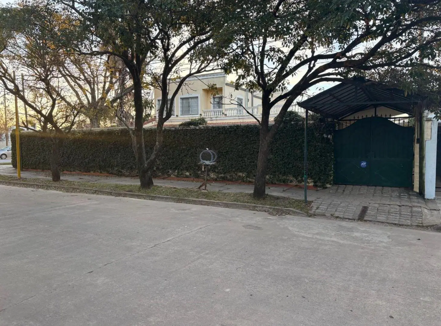 VENTA CASA, 4 DORMITORIOS, BARRIO JOSE HERNANDEZ 2