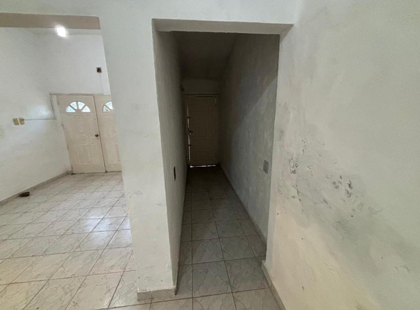 Foto de VENTA CASA 2 HABITACIONES B. SARMIENTO - APTA CRED, imagen 2