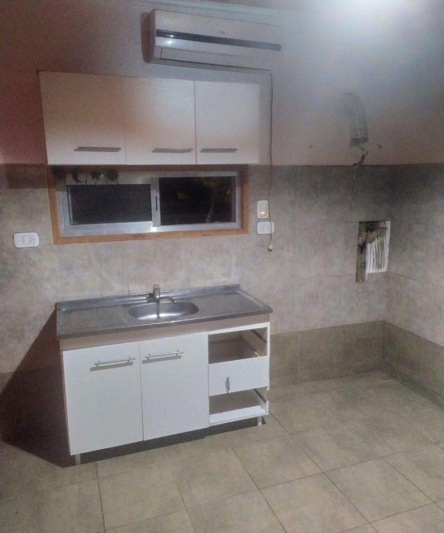 Foto de CASA EN VENTA 3 DORMITORIOS EN BARRIO ROCA., imagen 4