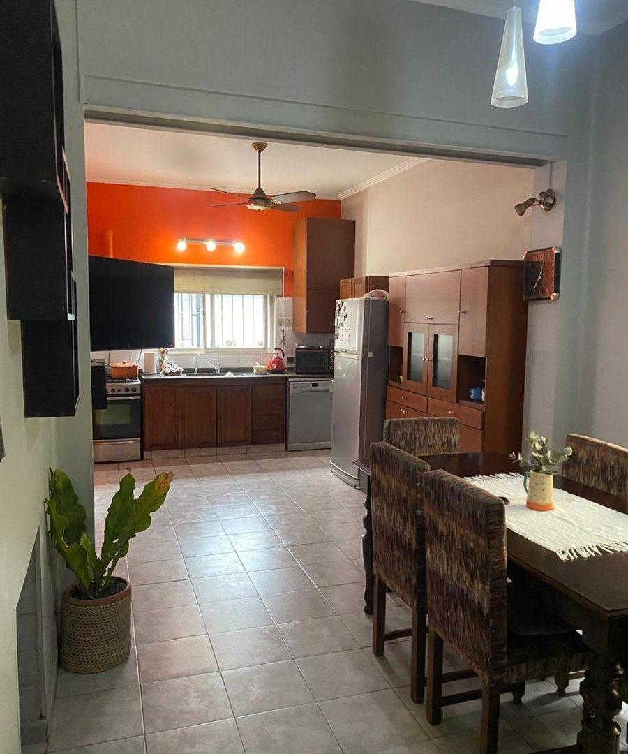 Foto de VENTA CASA 4 DORMITORIOS MAS DEPTO., imagen 1