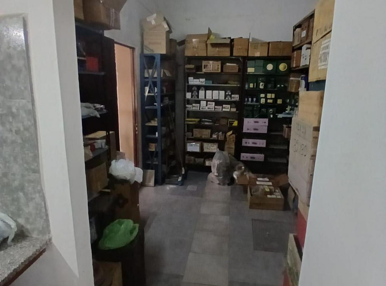 Foto de VENTA LOCAL COMERCIAL EN ESQUINA. BV ROCA Y MORENO, imagen 4