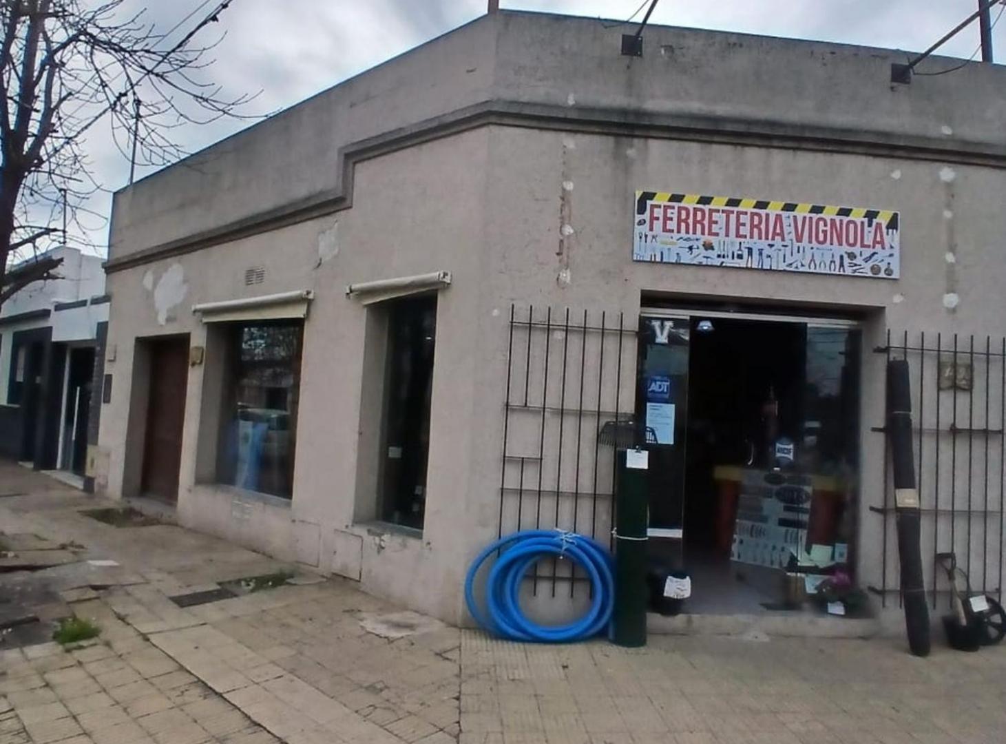 Foto de VENTA LOCAL COMERCIAL EN ESQUINA. BV ROCA Y MORENO, imagen 2