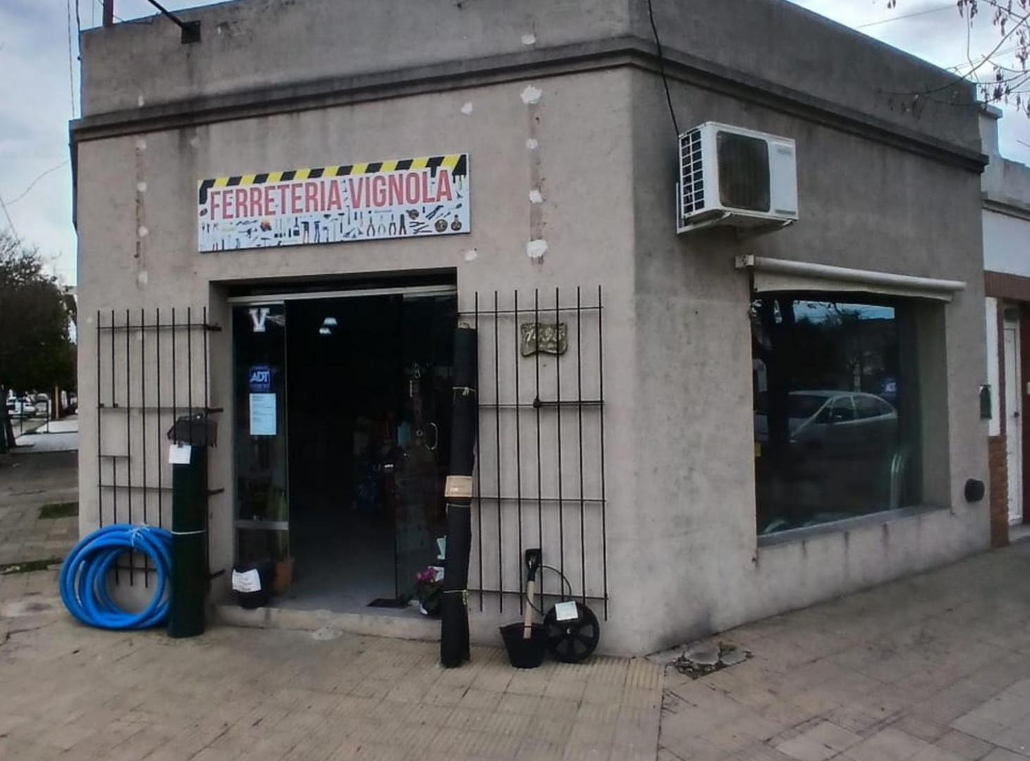 VENTA LOCAL COMERCIAL EN ESQUINA. BV ROCA Y MORENO