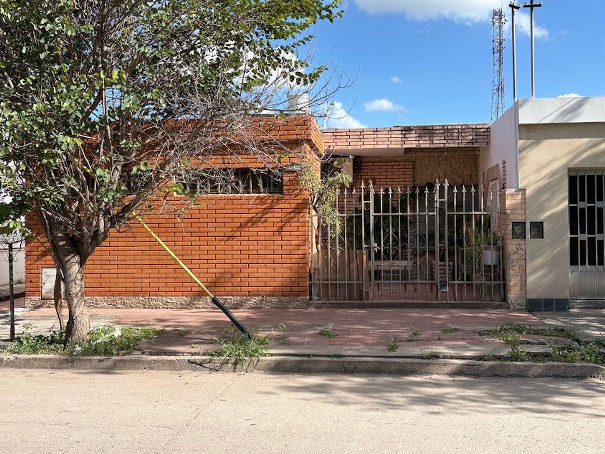 Foto de VENTA CASA 2 DORMITORIOS Y QUINCHO - B° 2 HERMANOS, imagen 1