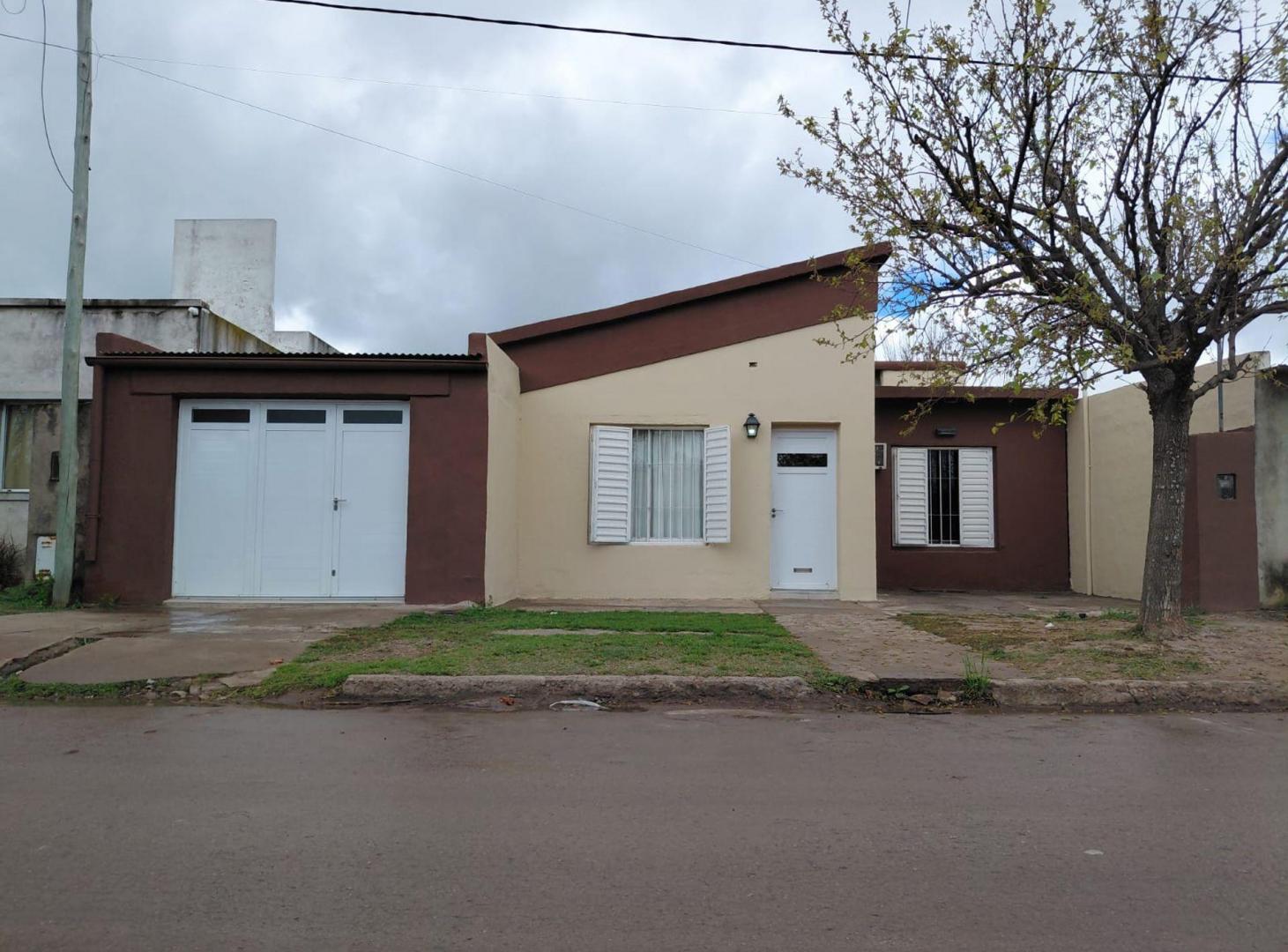 Foto de Venta casa 2 dormitorio - Barrio la Milka, imagen 1