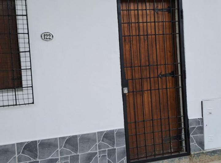 ALQUILO PARA VIVIENDA UN DORMITORIO. HERMOSA UBICACION ( 3 CUADRAS DE CIUDAD)E 3