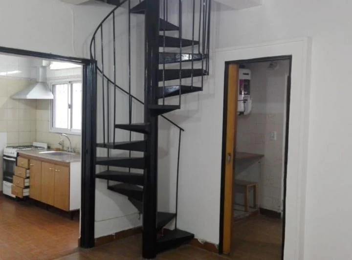 Foto de Departamento de 60 m² con 3 dormitorios en venta en Los Hornos, imagen 2