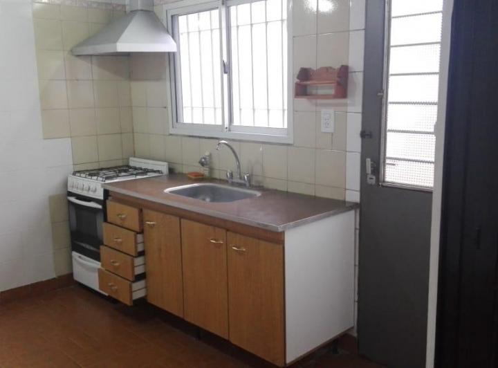 Foto de Departamento de 60 m² con 3 dormitorios en venta en Los Hornos, imagen 1