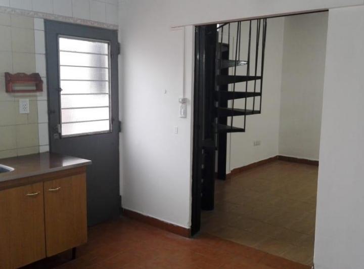 Departamento de 60 m² con 3 dormitorios en venta en Los Hornos