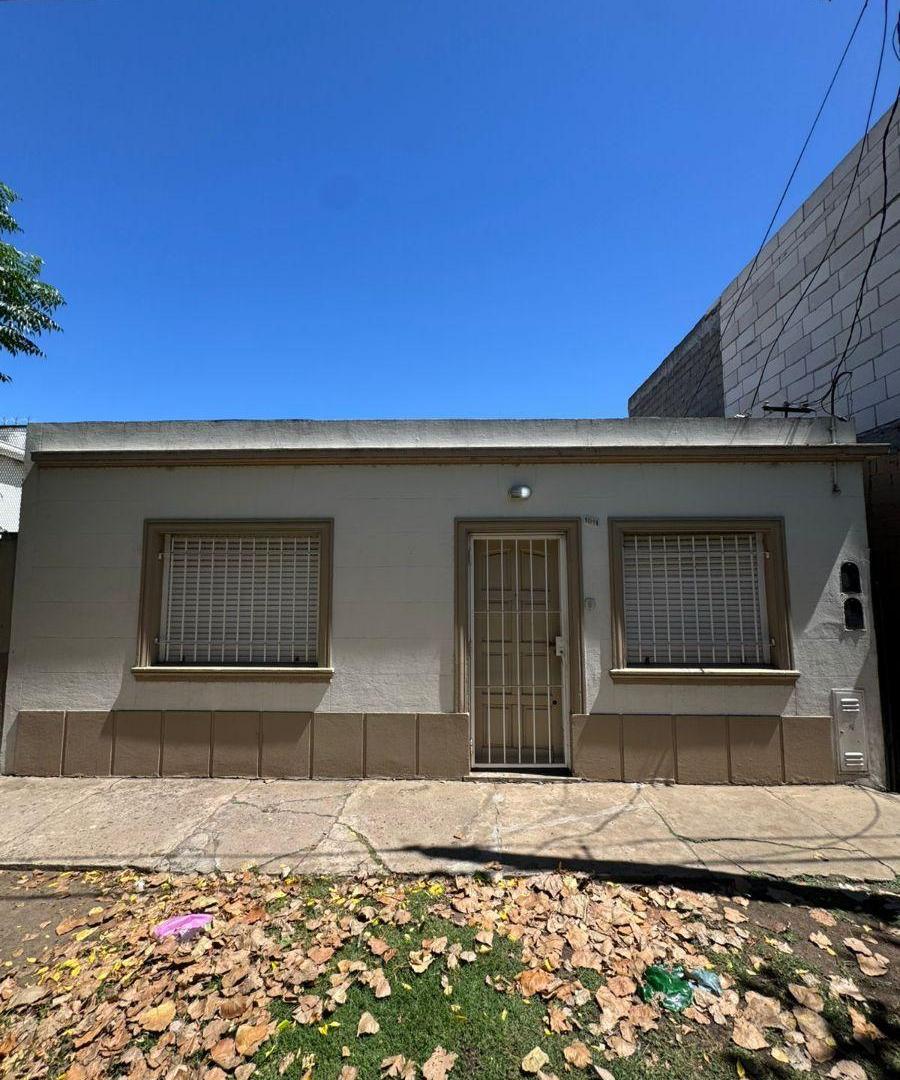 PH en venta de 4 ambientes con entrada independiente y patio - Sin expensas!