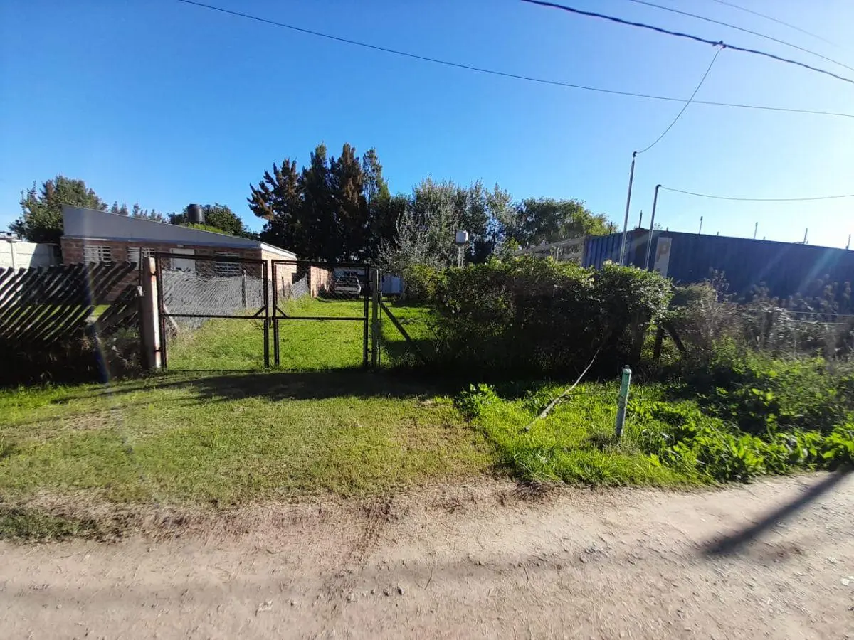 Terreno de 272 m² en venta con construcción, Villa Parque Sicardi 2