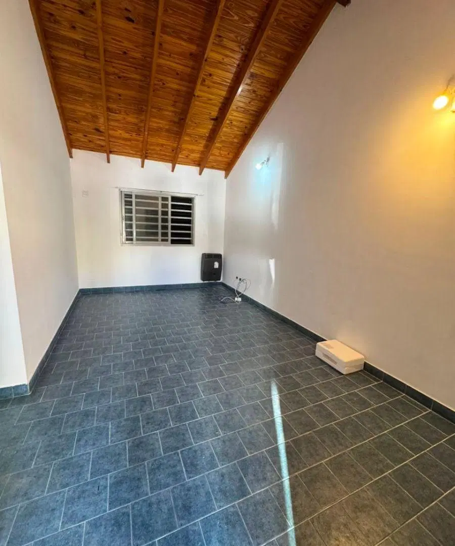 Casa con 2 dormitorios en alquiler en Villa Elvira 5