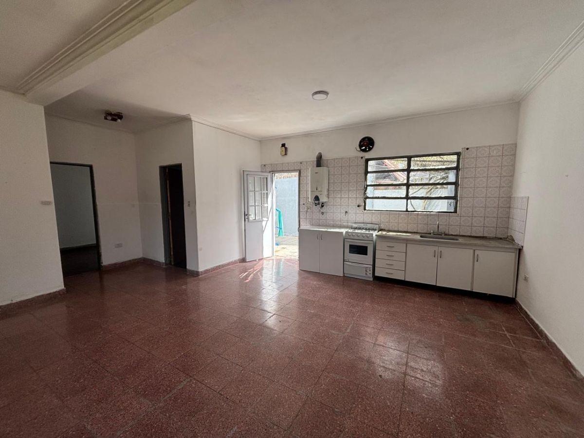 Foto de PH de 100 m² con 2 dormitorios en venta en La Plata, imagen 2