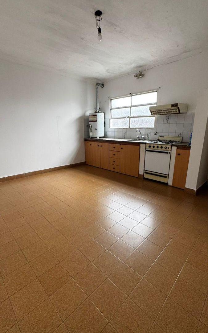 Foto de Departamento con 1 dormitorio en alquiler en Los Hornos, imagen 1