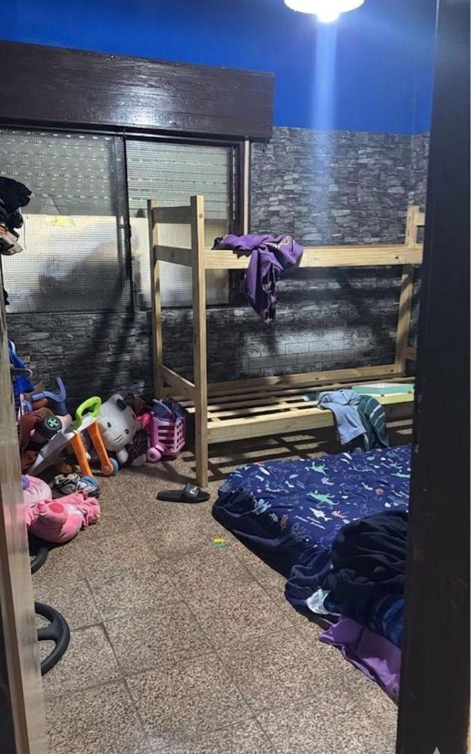 Foto de Casa a reciclar con 2 dormitorios en venta en Los Hornos, imagen 3