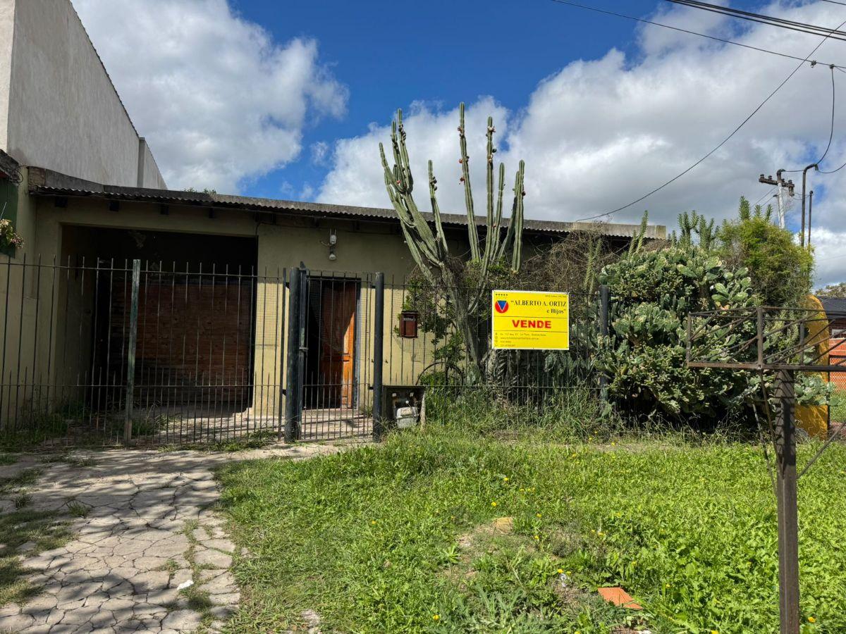 Foto de Casa a reciclar con 2 dormitorios en venta en Los Hornos, imagen 1