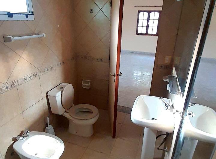 CASA 3 DORMITORIOS  4
