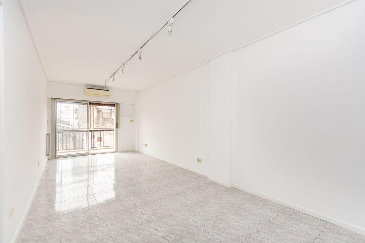 VENTA DEPARTAMENTO 4 AMBIENTES COCHERA BALCÓN LUZ