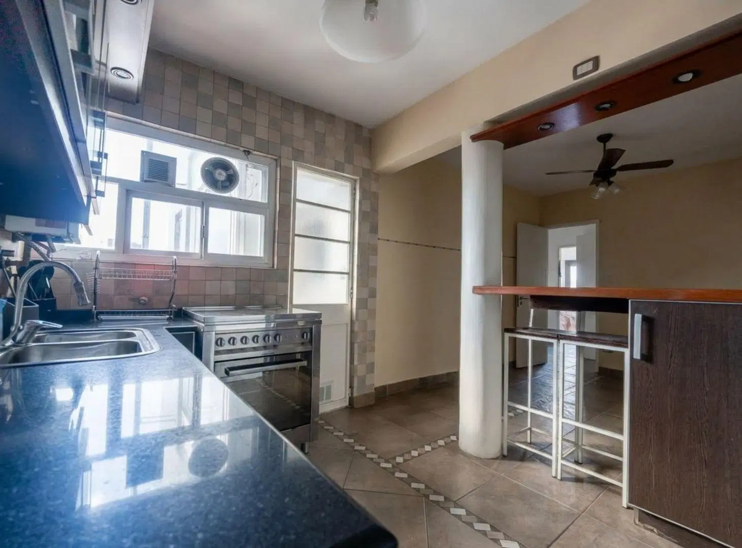 Venta Departamento 3 amb con Balcon y dependencia 4