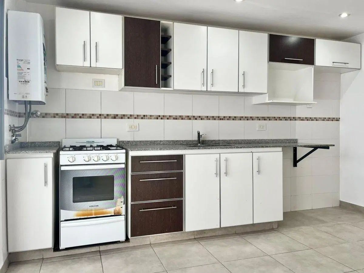 DEPARTAMENTO 2 AMBIENTES VENTA CASEROS CENTRO 5