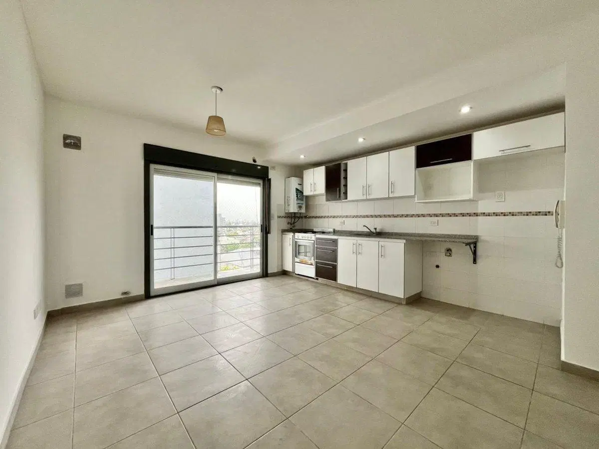 DEPARTAMENTO 2 AMBIENTES VENTA CASEROS CENTRO 5