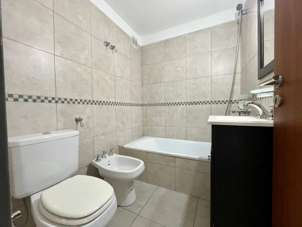 DEPARTAMENTO 2 AMBIENTES VENTA CASEROS CENTRO 2