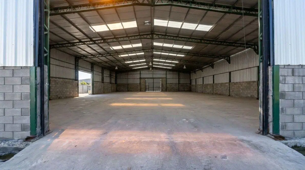 Venta en Block 2 Naves Industriales Paso del Rey 4