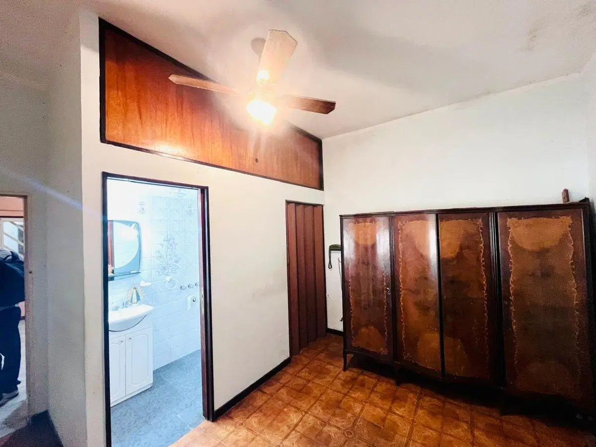 2 deptos y taller a la calle  Lomas del Mirador 4