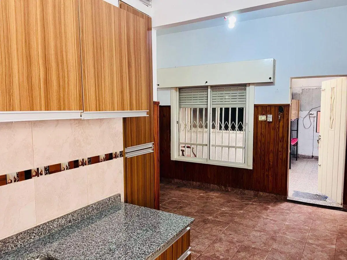 2 deptos y taller a la calle  Lomas del Mirador 8