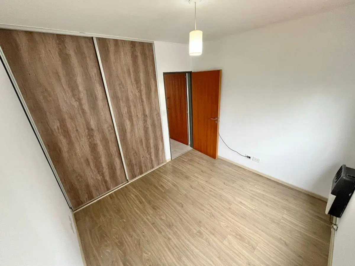 DEPARTAMENTO 2 AMBIENTES VENTA CASEROS CENTRO 8