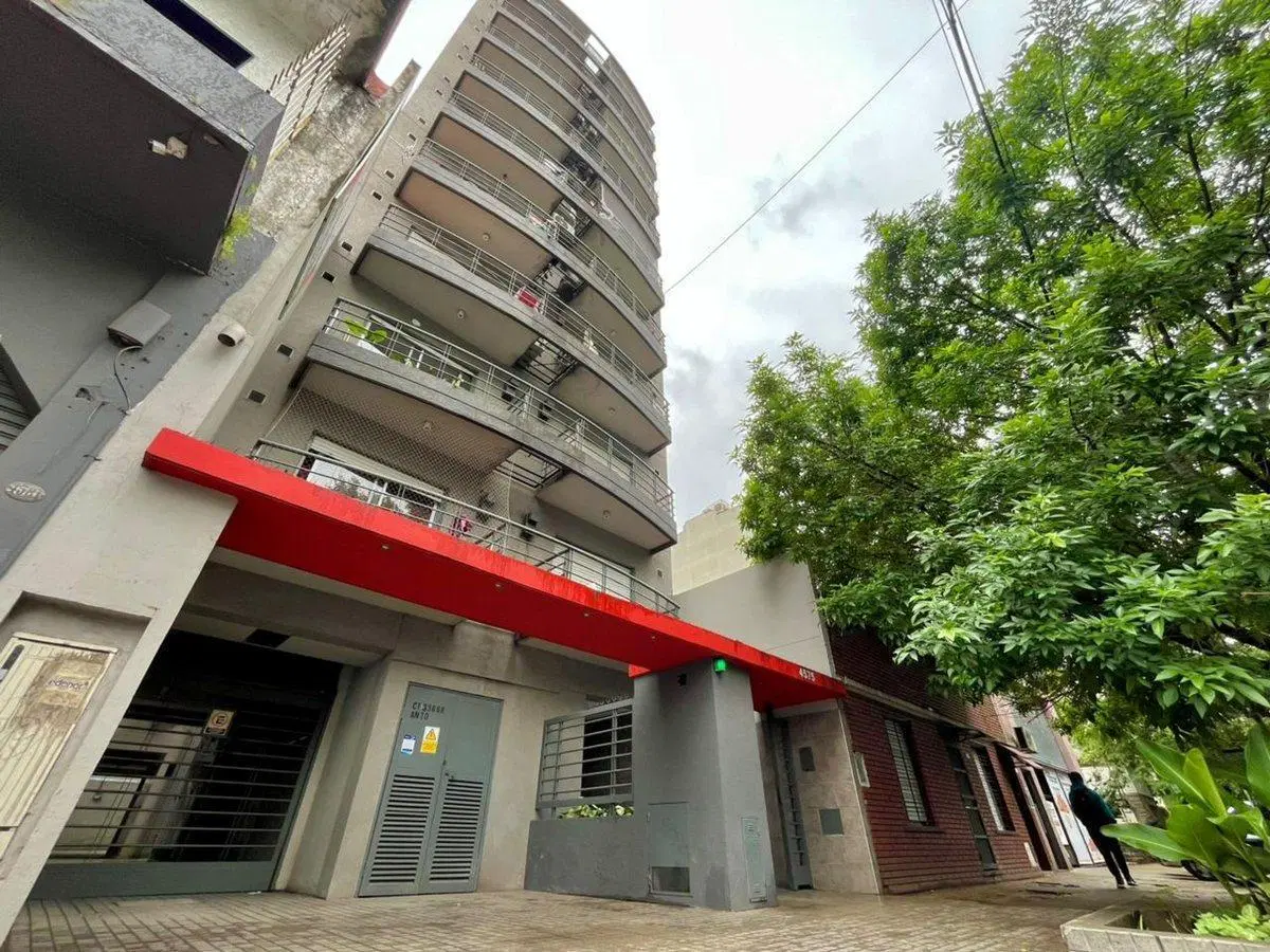 DEPARTAMENTO 2 AMBIENTES VENTA CASEROS CENTRO 4