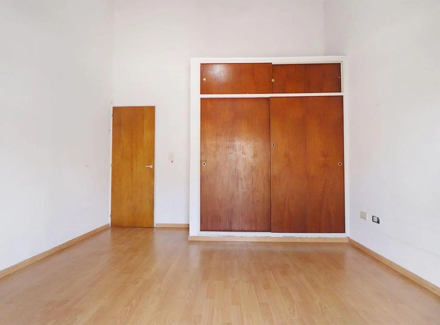 VENTA TRIPLEX 4 AMB COCHERA PATIO RAMOS MEJÍA 2