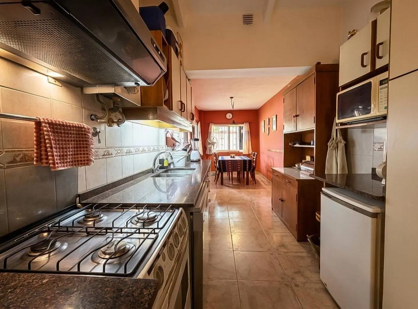 VENTA CASA 4 AMB JARDÍN QUINCHO COCHERA QUILMES 2