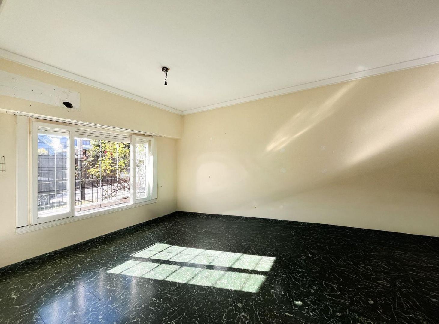 Foto de VENTA CASA 4 AMB JARDÍN PILETA COCHERA RAMOS MEJÍA, imagen 3