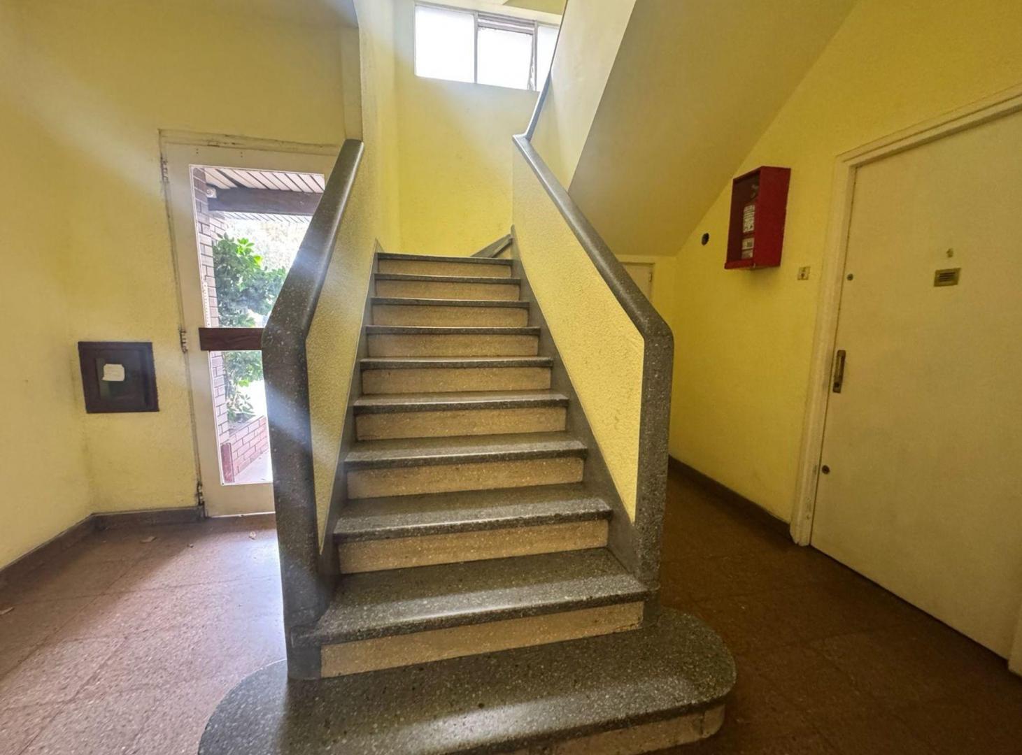 Foto de VENTA PH 4 AMBIENTES FLORESTA REFACCIONADO, imagen 3