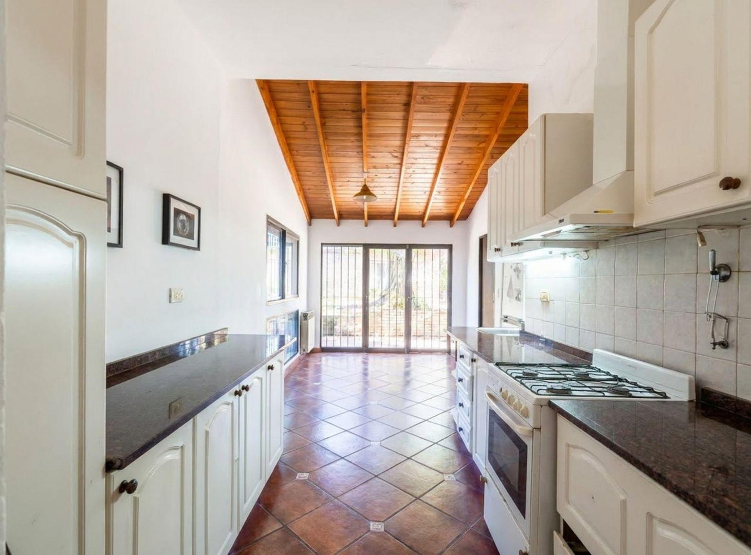 Foto de CASA EN VENTA 3 DORM, PARQUE y QUINCHO- RANELAGH, imagen 3