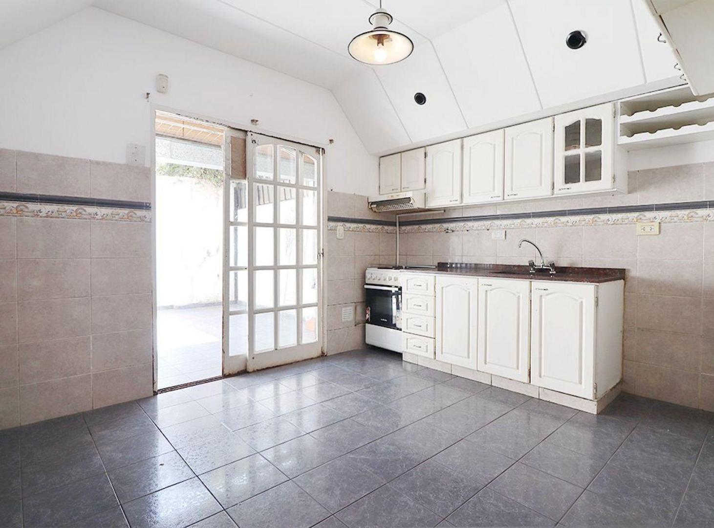 Foto de VENTA TRIPLEX 4 AMB COCHERA PATIO RAMOS MEJÍA, imagen 2