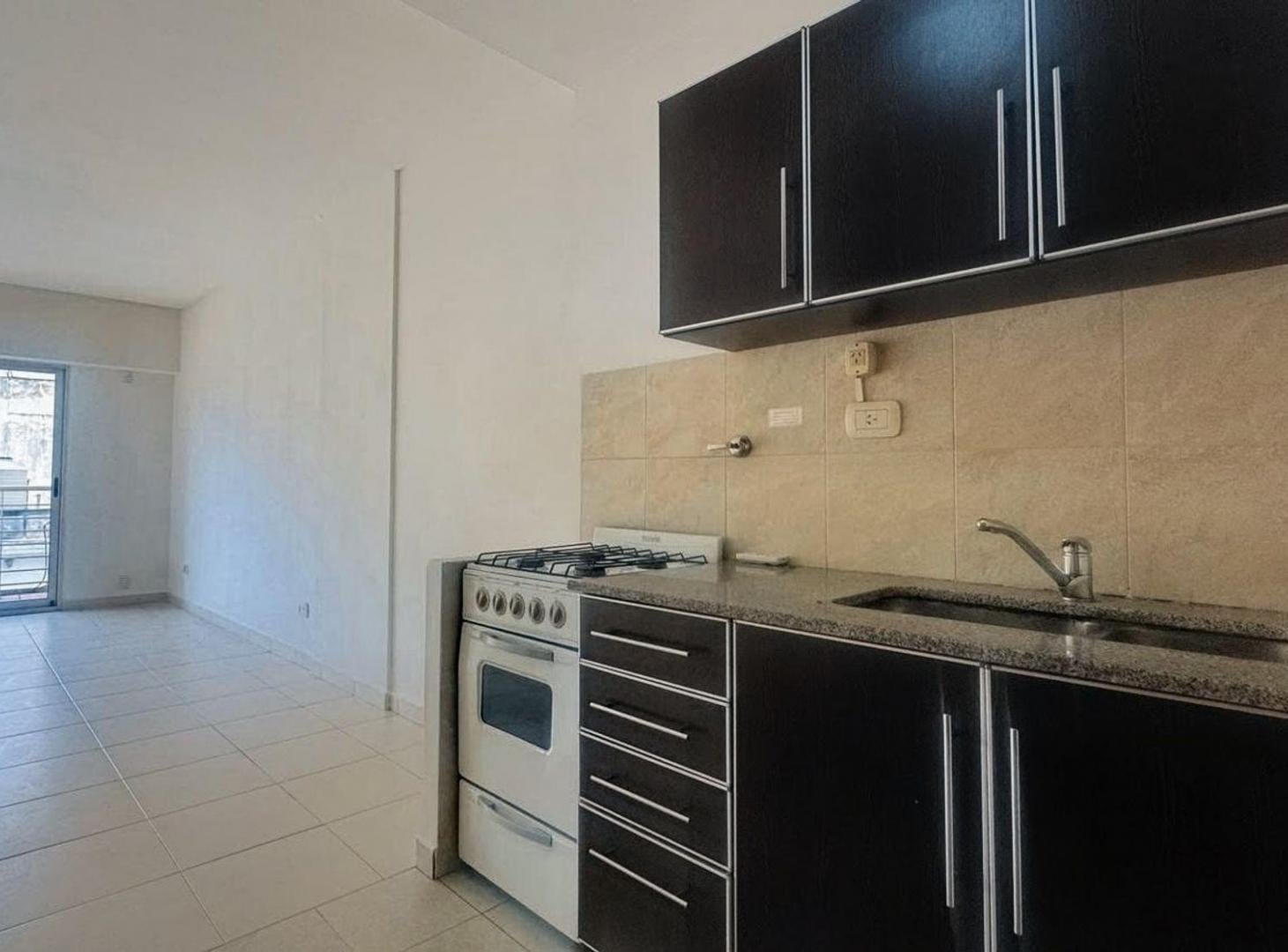 Foto de Monoambiente ALQUILER en VILLA URQUIZA! Luminoso, imagen 2