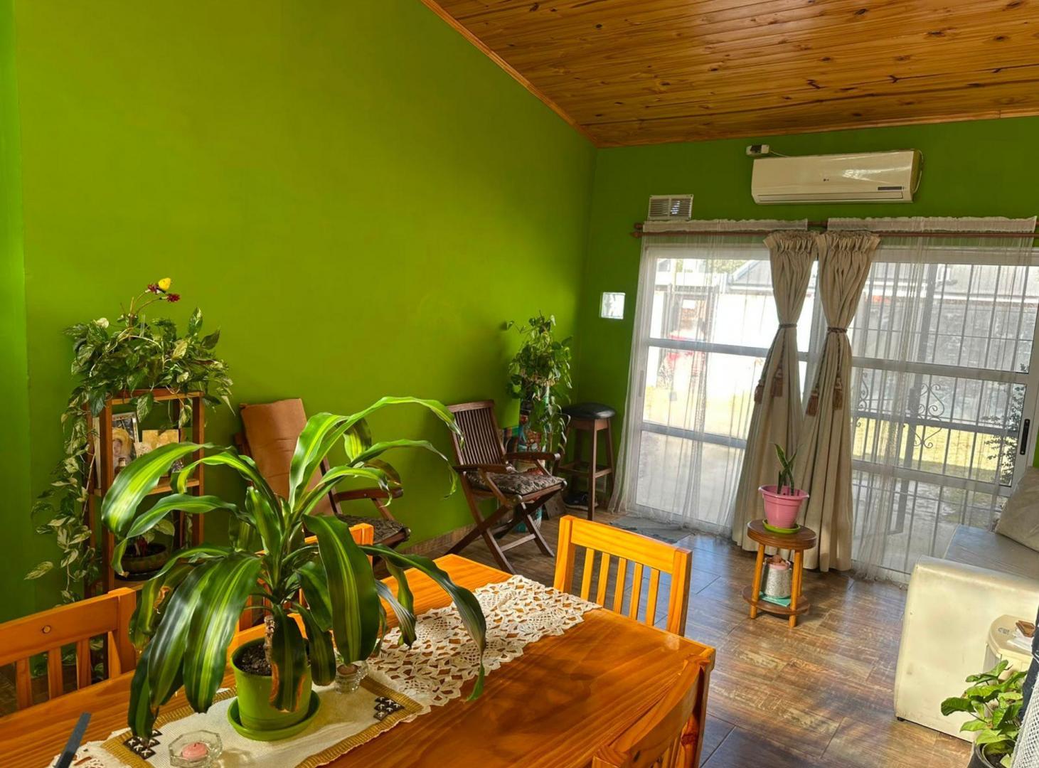 Foto de VENTA CASA 3 AMB. CON AMPLIO PARQUE - BANFIELD E., imagen 5