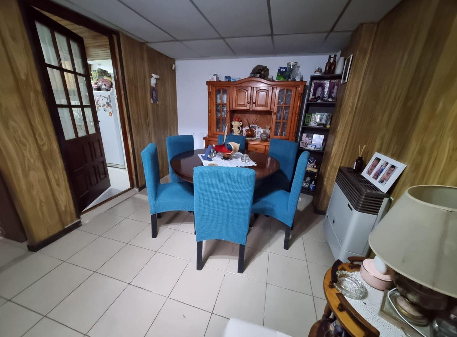 Foto de VENTA CASA 3 AMB. CON AMPLIO PARQUE - BANFIELD E., imagen 3