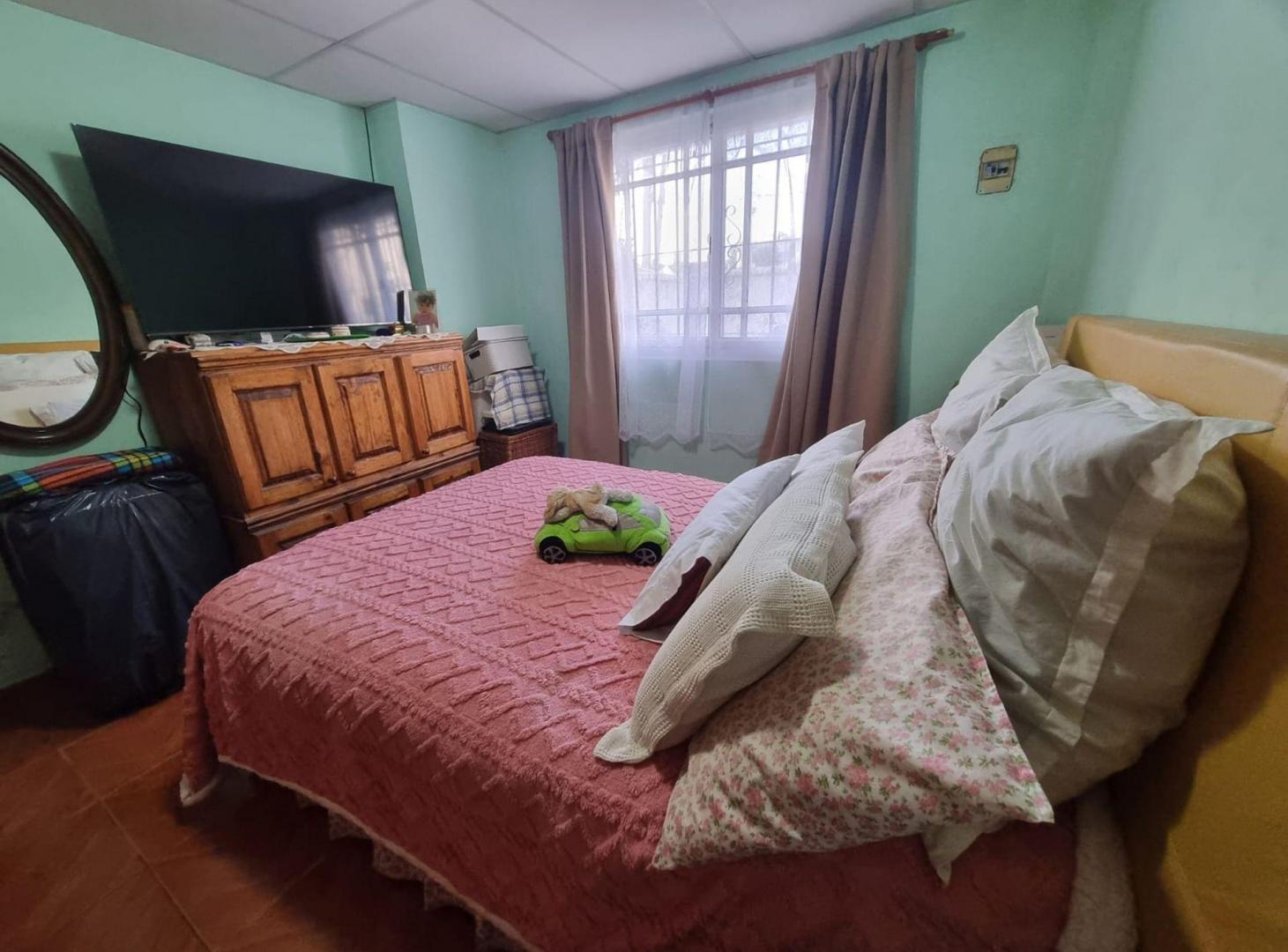 Foto de VENTA CASA 3 AMB. CON AMPLIO PARQUE - BANFIELD E., imagen 4