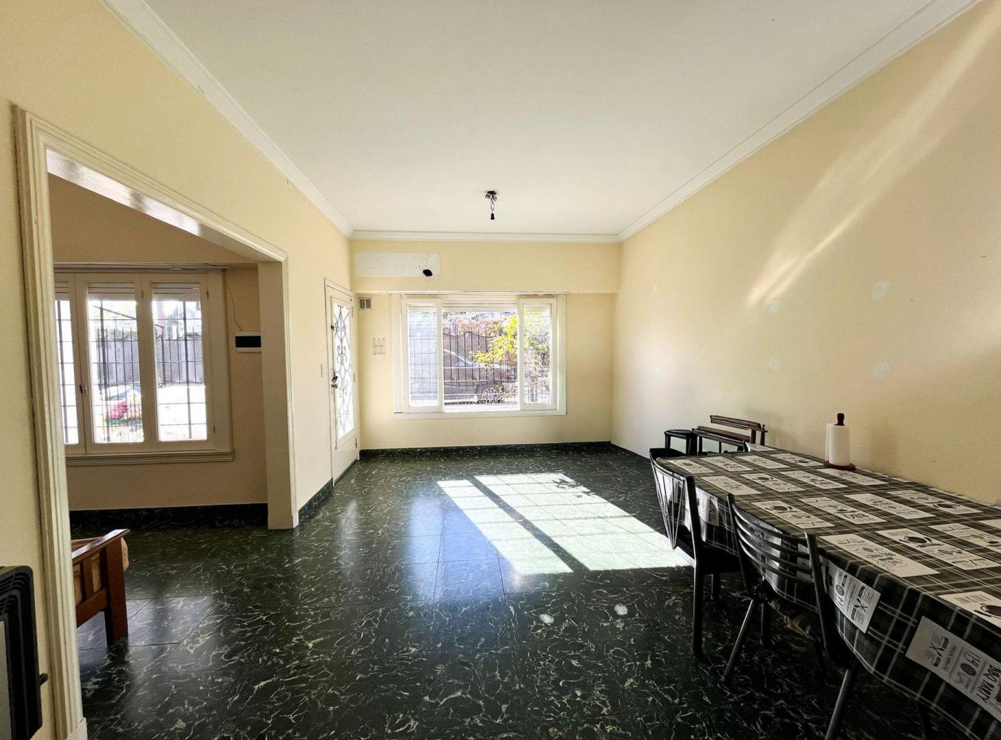 Foto de CASA VENTA 5 AMB JARDÍN PILETA COCHERA RAMOS MEJÍA, imagen 2