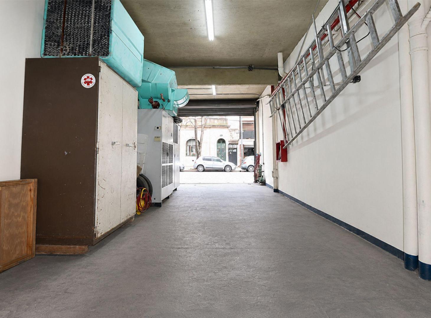Foto de Depósito 3 Pisos Apto Poli Rubro Venta Paternal, imagen 1
