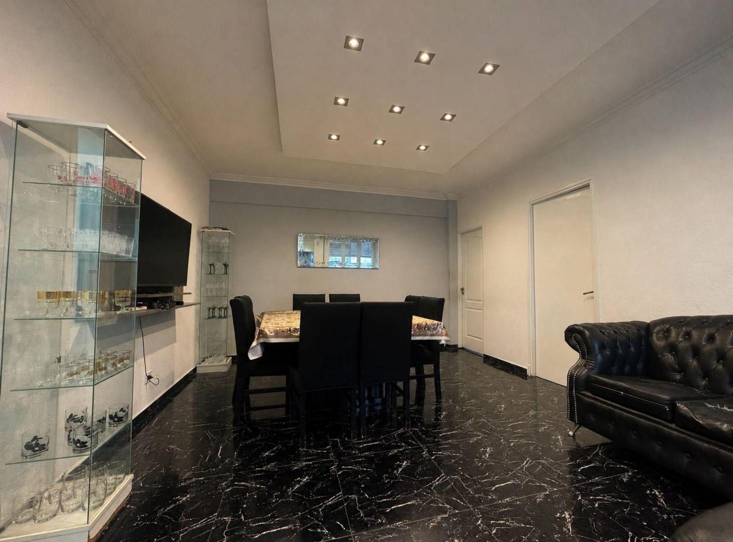 Foto de VENTA PH 4 AMBIENTES FLORESTA REFACCIONADO, imagen 5