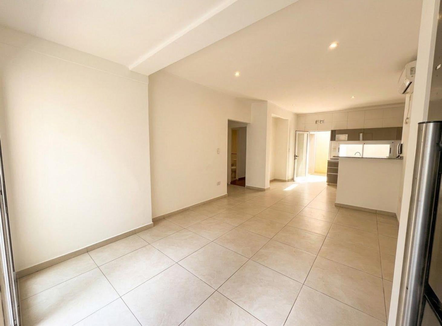 Foto de PH VENTA 3 AMB DOS PATIOS S/EXPENSAS APTO CRÉDITO, imagen 2