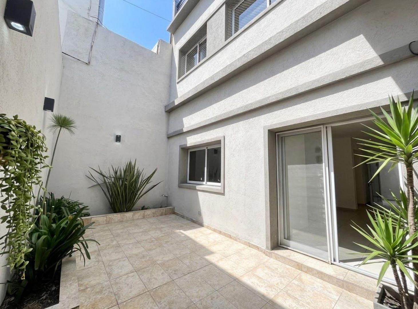 Foto de PH VENTA 3 AMB DOS PATIOS S/EXPENSAS APTO CRÉDITO, imagen 1