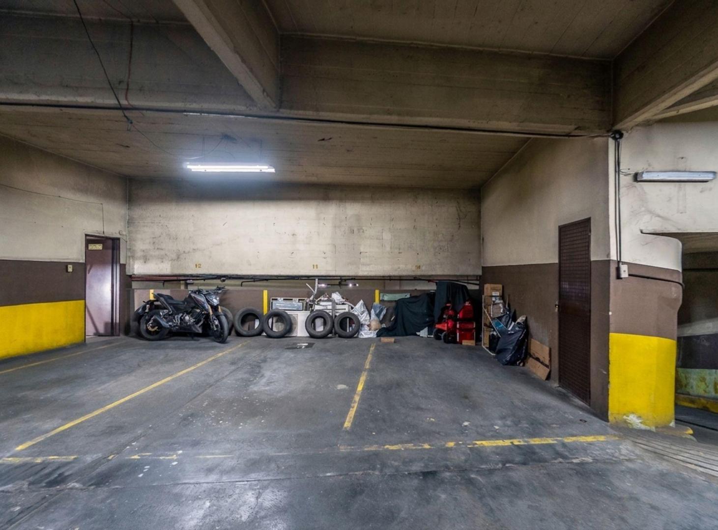Foto de COCHERA Y BAULERA EN VENTA EN BARRIO NORTE, imagen 2