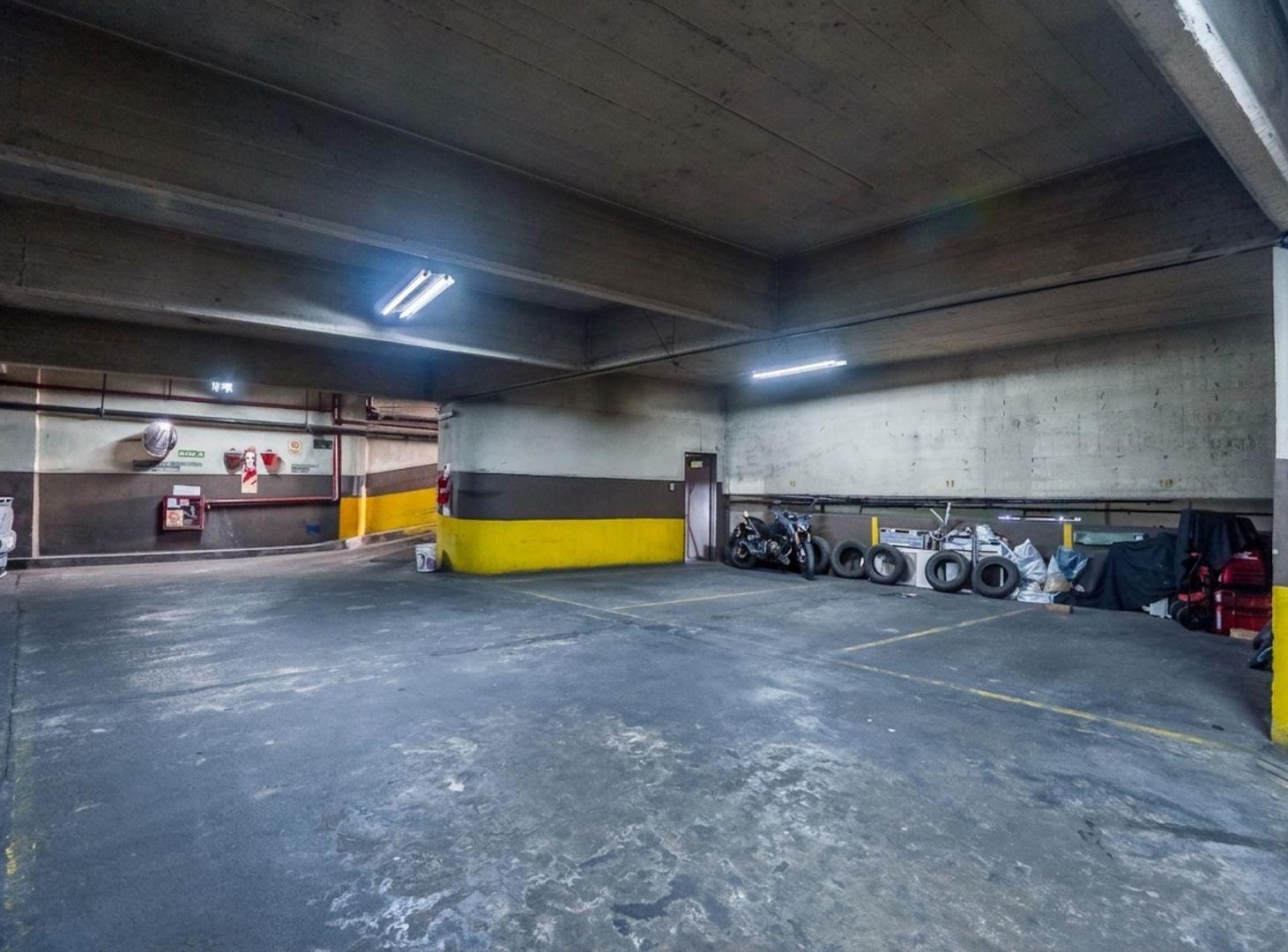 Foto de COCHERA Y BAULERA EN VENTA EN BARRIO NORTE, imagen 1