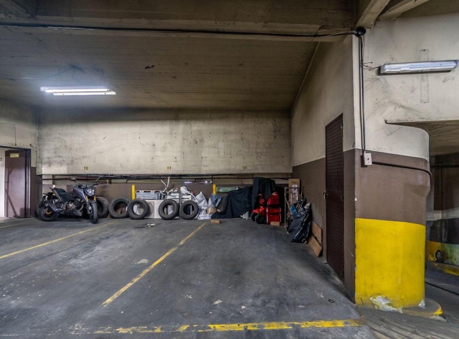 Foto de COCHERA Y BAULERA EN VENTA EN BARRIO NORTE, imagen 4
